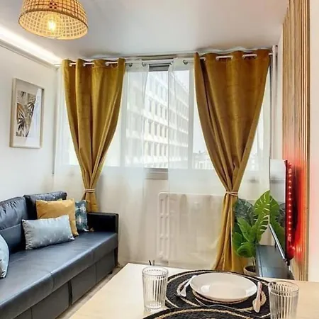 Sublime Renovated Downtown 2 People Apartment *